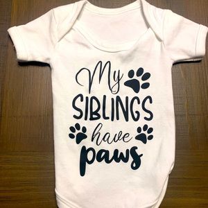 Onesie “my siblings have paws”